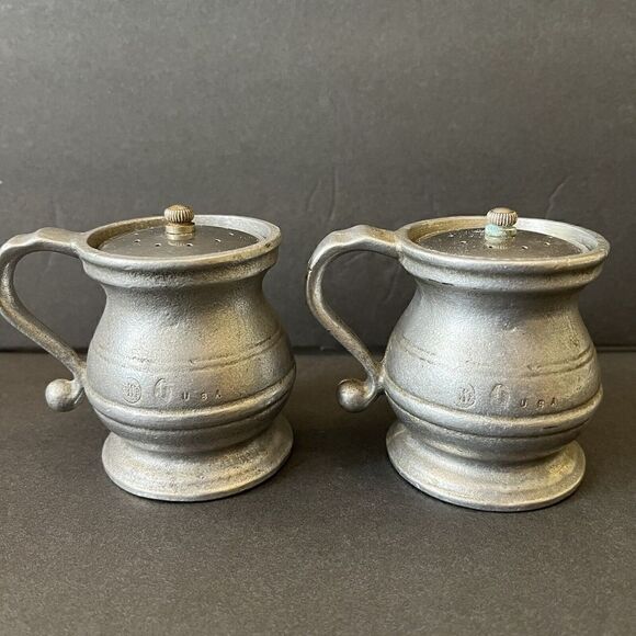 Wilton Armetale Pewter Salt and Pepper Shakers Plough Tavern Vintage RWP Metal - Picture 3 of 10